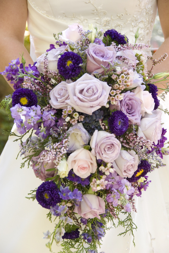 cascading wedding bouquets. many types ridal bouquet