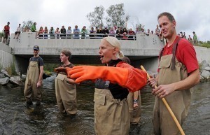 How Large are Fish Gloves?