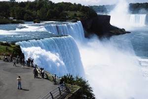 What is the Size of Niagara Falls?